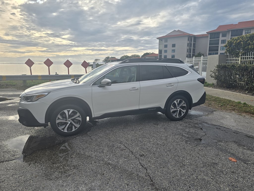 2021 Subaru Outback Limited - Photo 9